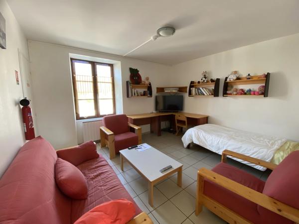 Ensemble immobilier situé dans un secteur tranquille et central