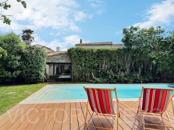 Chai rénové à vendre au Bois-Plage-en-Ré – 275 m², piscine chauffée