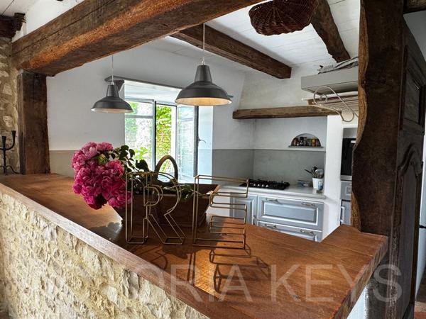 Chai rénové à vendre au Bois-Plage-en-Ré – 275 m², piscine chauffée