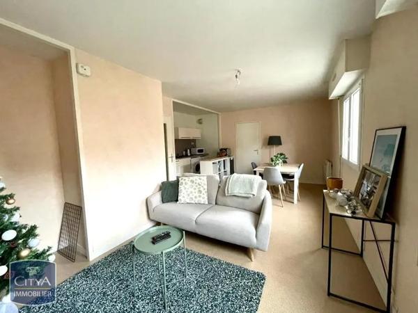 Appartement à louer 2 pièces 42.74m² Laval (53000)