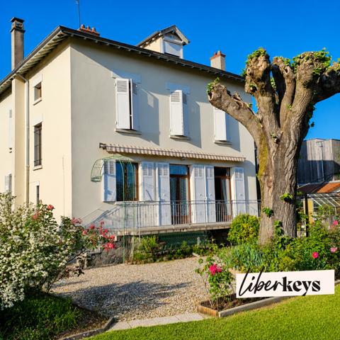 Maison de caractère avec grand jardin au cœur de Brignais