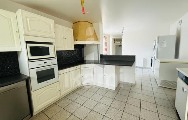 Grande maison familiale 3 chambres, cuisine fonctionnelle et grande pièce à vivre