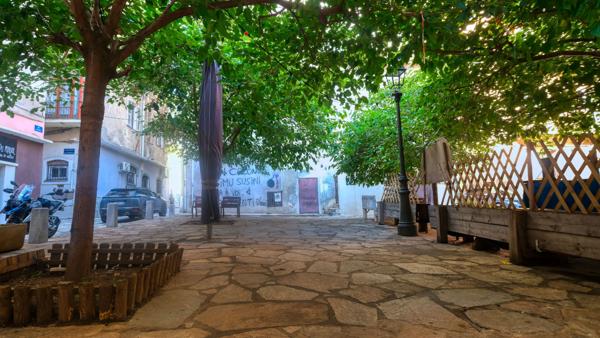 Vente local commercial - Fond de commerce Bastia 21 m² et terrasse