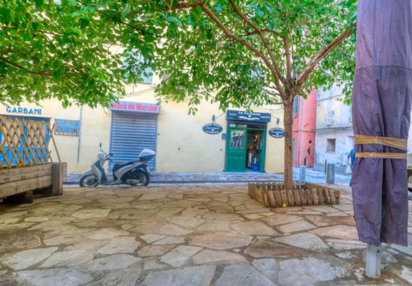 Vente local commercial - Fond de commerce Bastia 21 m² et terrasse