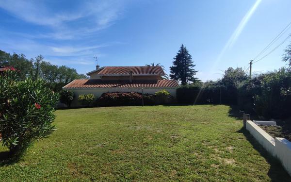 Maison à vendre    4 pièces •  Peyrehorade