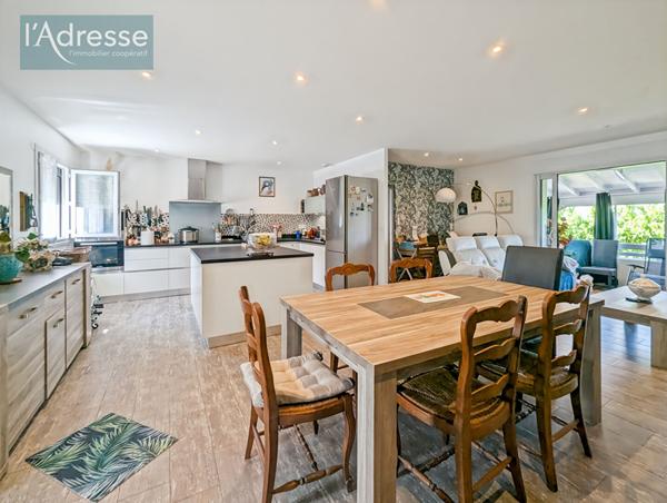 Maison rénovée de 147 m² avec jardin sur les hauteurs de Puy-l'Evêque