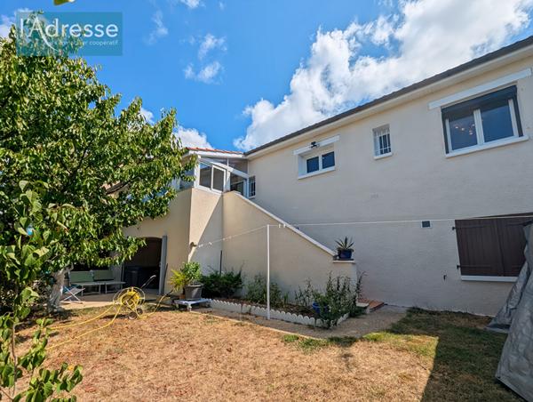 Maison rénovée de 147 m² avec jardin sur les hauteurs de Puy-l'Evêque