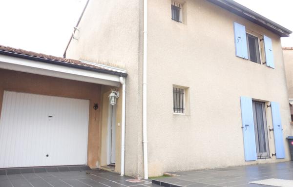 Maison individuelle 3 chambres, garage et piscine