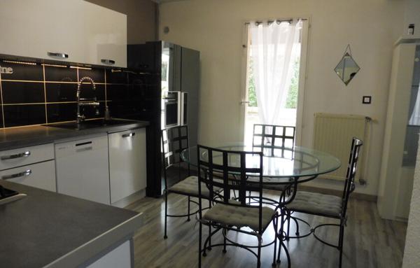 Maison individuelle 3 chambres, garage et piscine