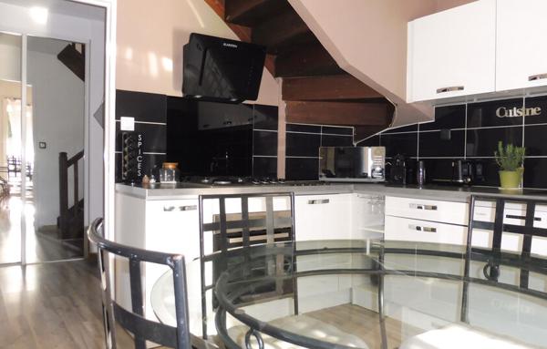 Maison individuelle 3 chambres, garage et piscine