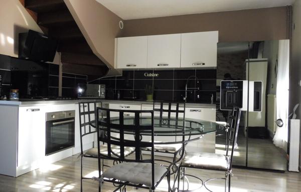 Maison individuelle 3 chambres, garage et piscine