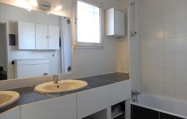 Maison individuelle 3 chambres, garage et piscine