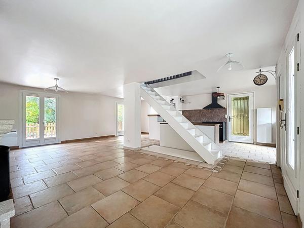 EXCLUSIVITE - MAISON INDIVIDUELLE DE 117 M² SUR 759 M² DE TERRAIN AVEC PISCINE