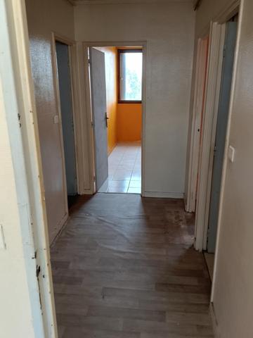 A saisir appartement de type 3,quartier calme dans la ville de Chateauroux,à rénover entiérement,travaux de copropriété prevu pour Septembre