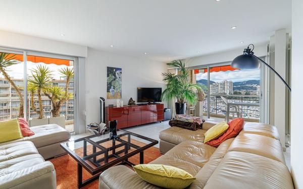 Appartement à vendre    3 pièces • 98 m2 Mandelieu-la-Napoule