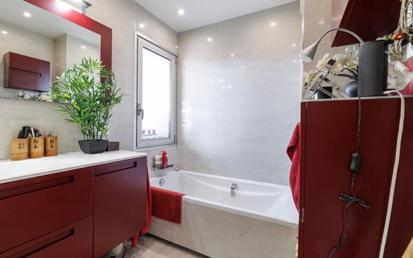 Appartement à vendre    3 pièces • 98 m2 Mandelieu-la-Napoule