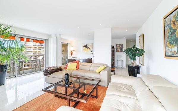 Appartement à vendre    3 pièces • 98 m2 Mandelieu-la-Napoule