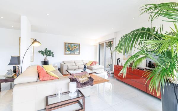 Appartement à vendre    3 pièces • 98 m2 Mandelieu-la-Napoule