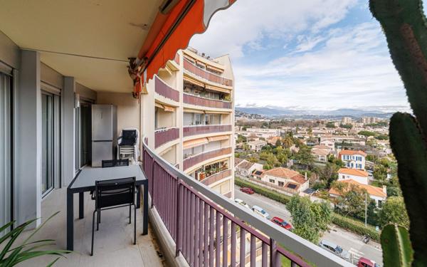 Appartement à vendre    3 pièces • 98 m2 Mandelieu-la-Napoule