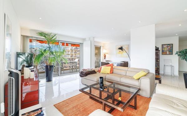 Appartement à vendre    3 pièces • 98 m2 Mandelieu-la-Napoule