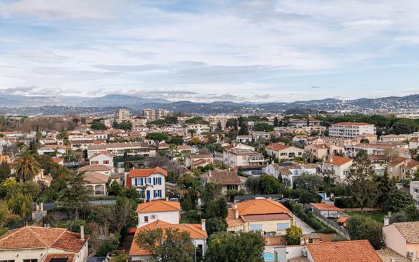 Appartement à vendre    3 pièces • 98 m2 Mandelieu-la-Napoule