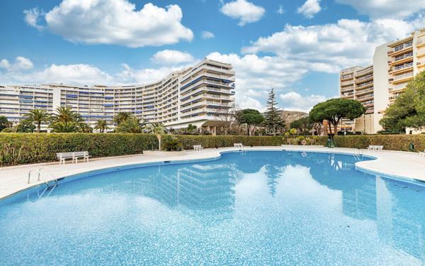 Appartement à vendre    3 pièces • 98 m2 Mandelieu-la-Napoule