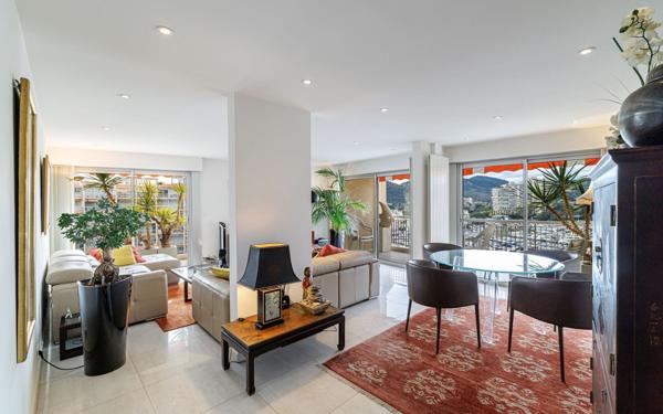 Appartement à vendre    3 pièces • 98 m2 Mandelieu-la-Napoule