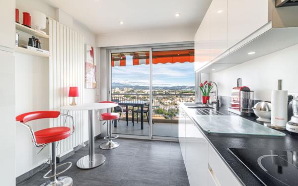 Appartement à vendre    3 pièces • 98 m2 Mandelieu-la-Napoule