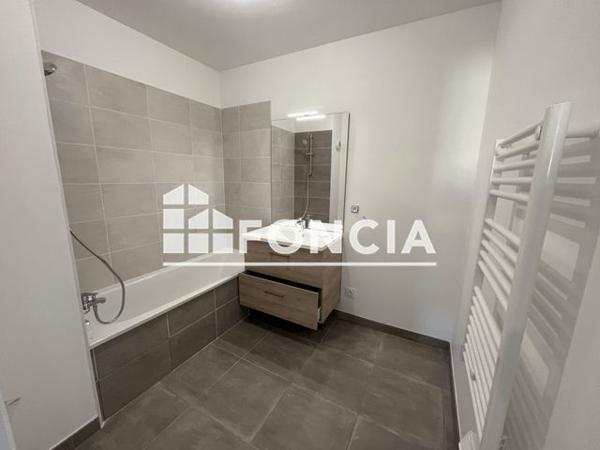 Location Appartement 3 pièces 56.98 m² - 310 AVENUE DE LA REPUBLIQUE - RESIDENCE URBANIA Villefontaine 38090