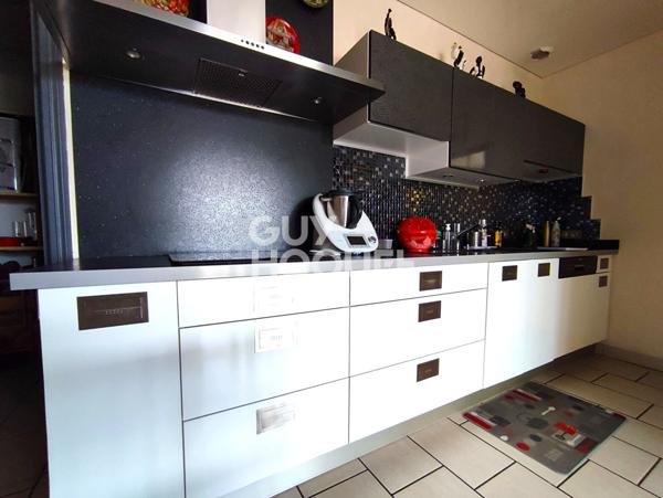 Maison T6 195 m² habitables parcelle de 2300 m² piscine intérieure