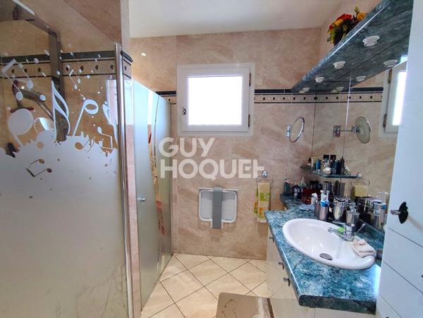 Maison T6 195 m² habitables parcelle de 2300 m² piscine intérieure