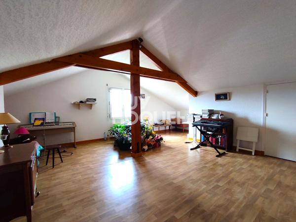 Maison T6 195 m² habitables parcelle de 2300 m² piscine intérieure