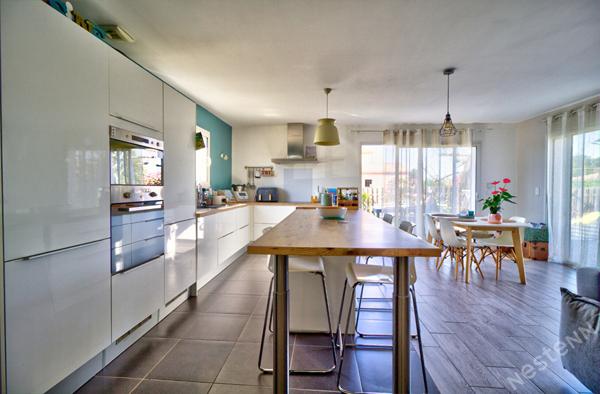 Maison plain-pied à LAFOX - Pavillon contemporain avec 3 chambres, jardin et piscine