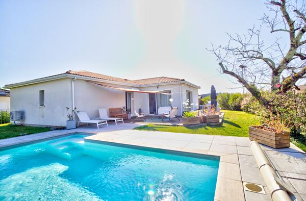 Maison plain-pied à LAFOX - Pavillon contemporain avec 3 chambres, jardin et piscine