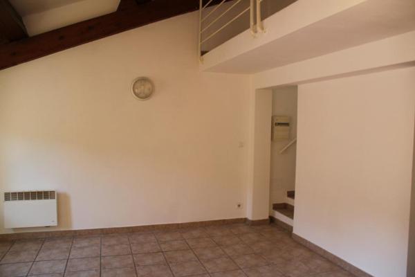 APPARTEMENT RENOVE EN CENTRE VILLE AVEC BALCON ET EMPLACEMENT PARKING