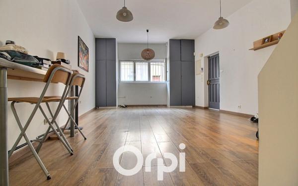Appartement à louer    2 pièces • 41 m2 Marseille 6