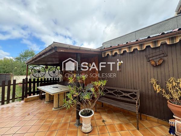 Maison mitoyenne 85 m2 avec deux chambres, agréable terrasse et jardin