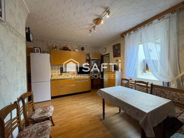 Maison mitoyenne 85 m2 avec deux chambres, agréable terrasse et jardin