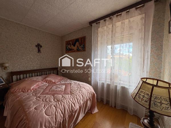 Maison mitoyenne 85 m2 avec deux chambres, agréable terrasse et jardin