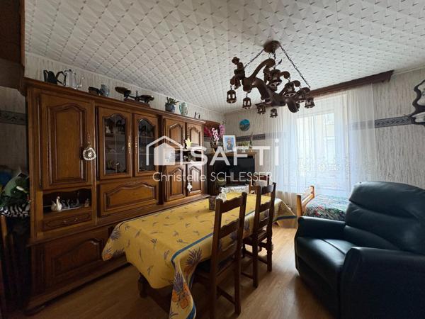 Maison mitoyenne 85 m2 avec deux chambres, agréable terrasse et jardin