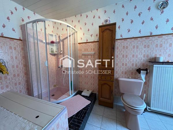 Maison mitoyenne 85 m2 avec deux chambres, agréable terrasse et jardin