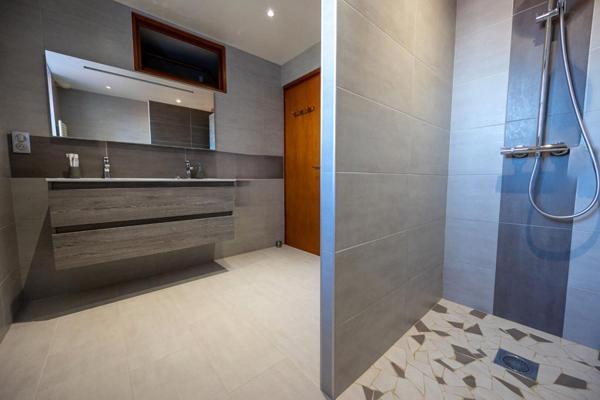 Spacieuse maison de village avec charme et potentiel