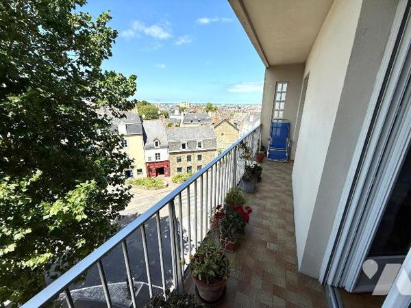 SAINT-SERVAN : Niché au troisième étage d'une copropriété avec ascenseur, cet appartement est s...