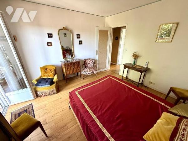 SAINT-SERVAN : Niché au troisième étage d'une copropriété avec ascenseur, cet appartement est s...