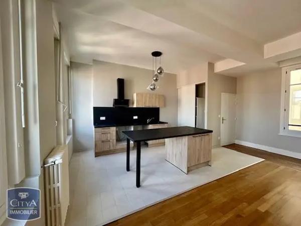 Appartement à louer 3 pièces 76.82m²