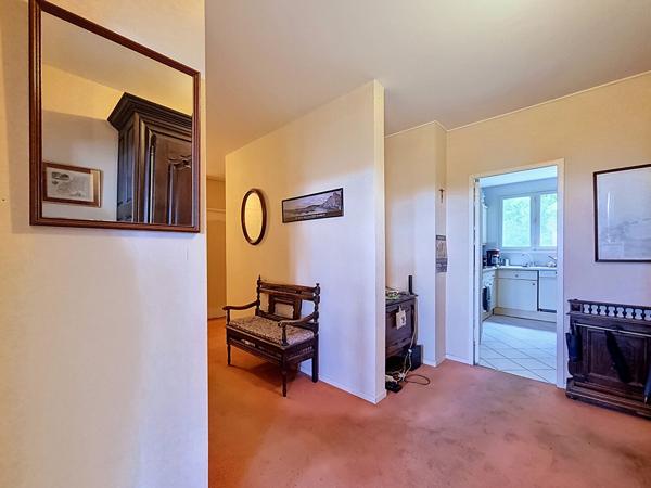 SAINT CYR SUR LOIRE - MESANGERIE - APPARTEMENT T5 AVEC 3 CHAMBRES -126 M² - BALCON - CAVE - STATIONNEMENT - ASCENSEUR