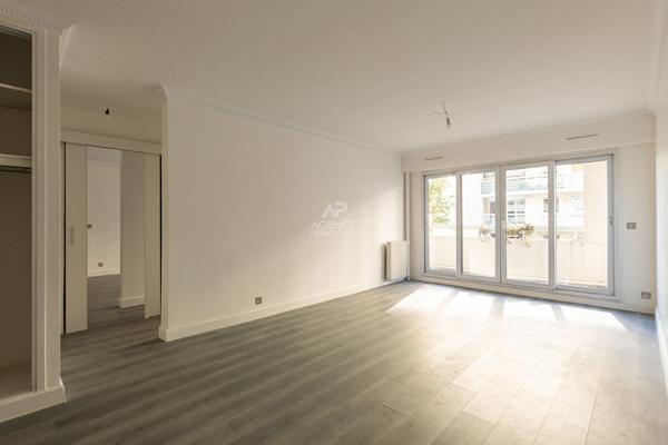 PARIS 18 EME- RUE VAUVENARGUES - ENTRE JULES JOFFRIN ET GUY MOQUET. 556 500 € **  - Référence  6779-SB