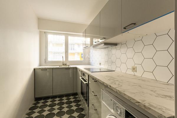 PARIS 18 EME- RUE VAUVENARGUES - ENTRE JULES JOFFRIN ET GUY MOQUET. 556 500 € **  - Référence  6779-SB