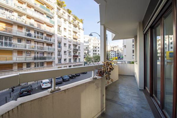 PARIS 18 EME- RUE VAUVENARGUES - ENTRE JULES JOFFRIN ET GUY MOQUET. 556 500 € **  - Référence  6779-SB