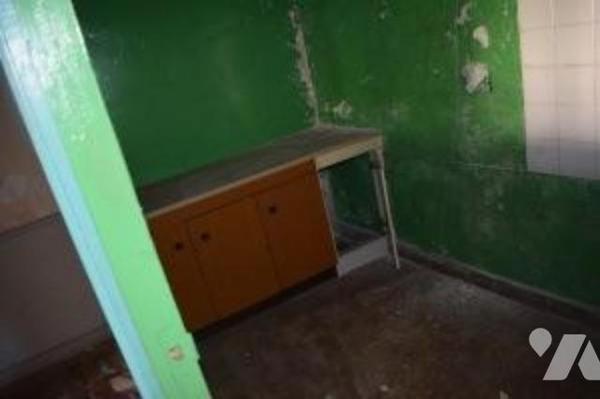 MAISON DE VILLE A RESTAURER Sur les hauteurs de Chinon, maison ancienne comprenant au rez-de-ch...